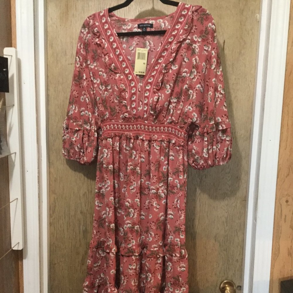 NWT max Edition ruffled dress size XS but fits larger floral design V-neck